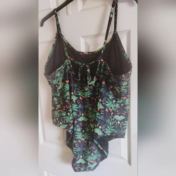 Old Navy Plus Size Tropical Print Women's Swimsuit - Picture 7 of 14